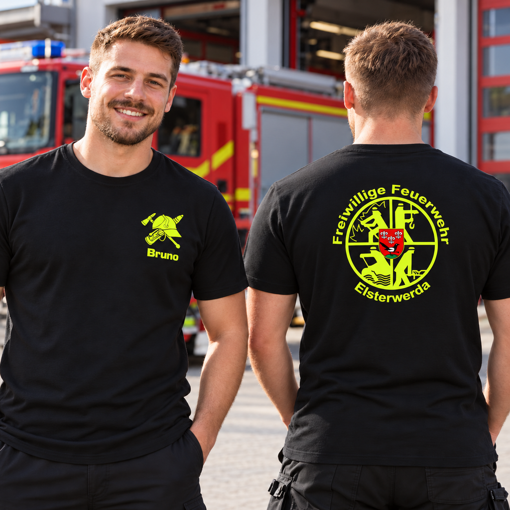 Personalisiertes Feuerwehr Shirt mit Name und Ortswappen an der Feuerwache