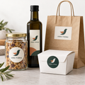 Kleine individuelle Firmenaufkleber auf Glas, Flasche, Verkaufstüte und Verpackung